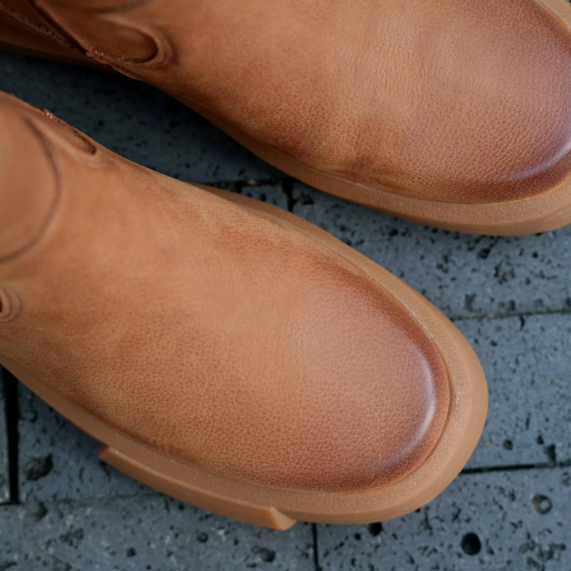 Waxing Leather Short Boots for Winter Side Zipper Chelsea Boots Black/Coffee